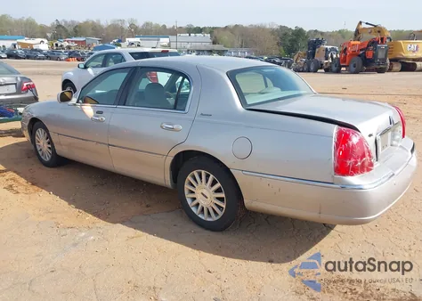 2004 Lincoln Town Car Signature z USA, uszkodzony, nr VIN 1LNHM81W34Y632812